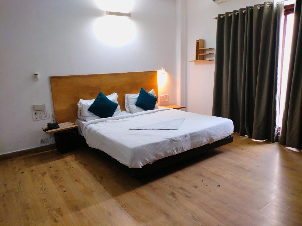 Divine Inn Couple Friendly Hotel Near Sector 51 Metro Station Noida Exterior foto